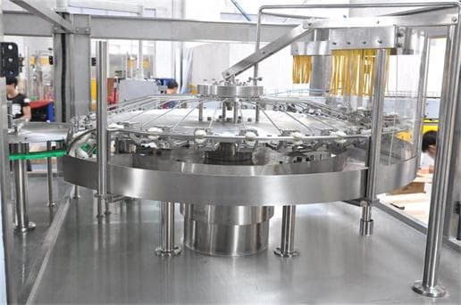 CARBONATED SOFT DRINK FILLING MACHINE